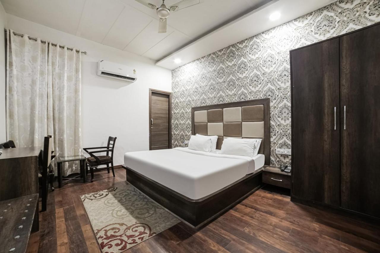 Townhouse Hollywood Heights Ξενοδοχείο Αμριτσάρ Εξωτερικό φωτογραφία