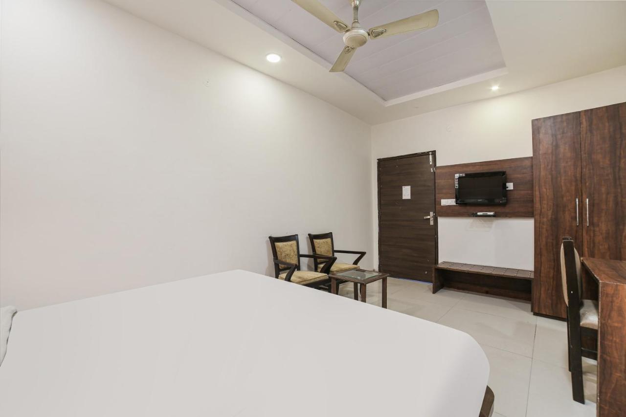 Townhouse Hollywood Heights Ξενοδοχείο Αμριτσάρ Εξωτερικό φωτογραφία