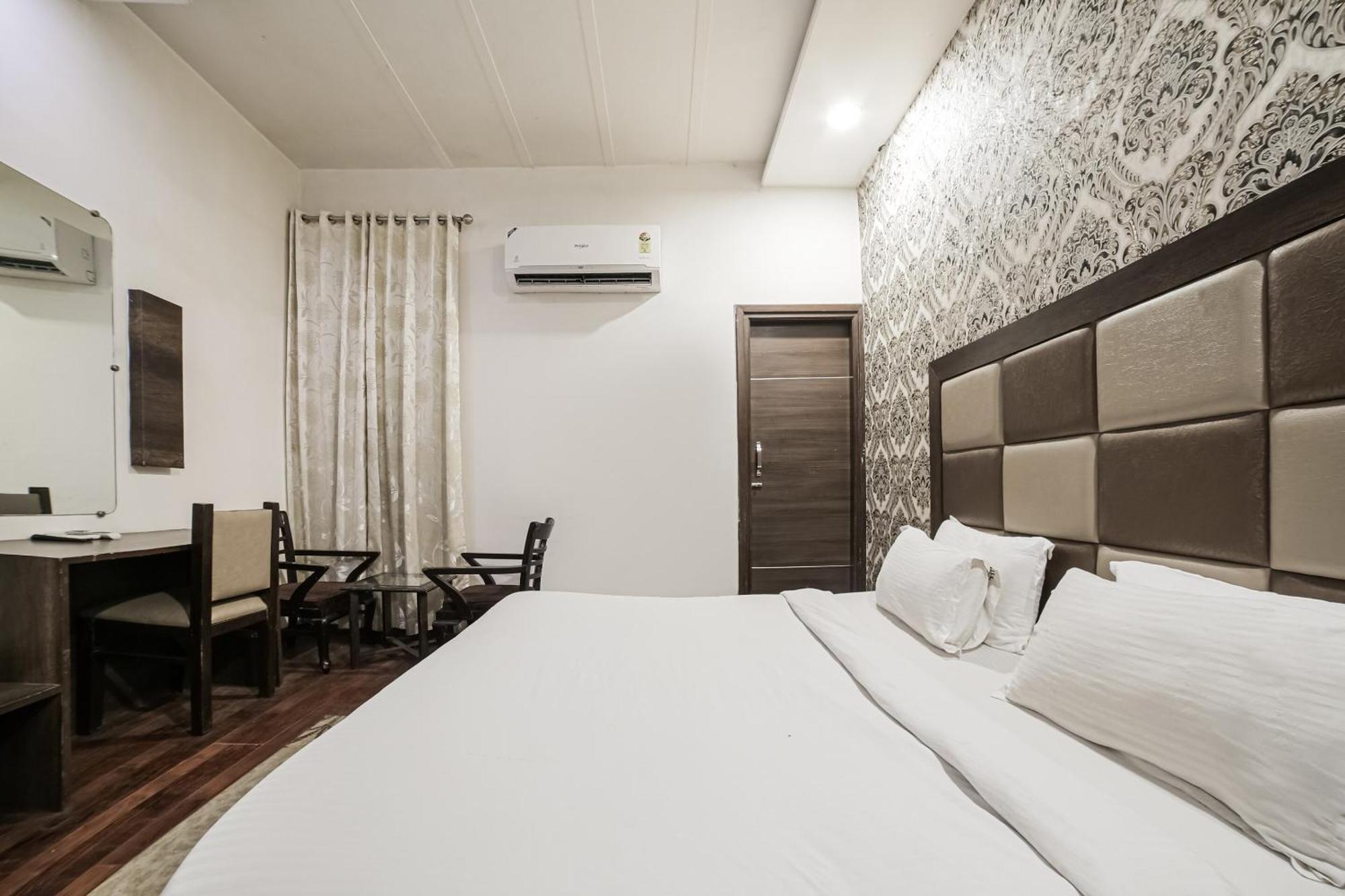 Townhouse Hollywood Heights Ξενοδοχείο Αμριτσάρ Εξωτερικό φωτογραφία