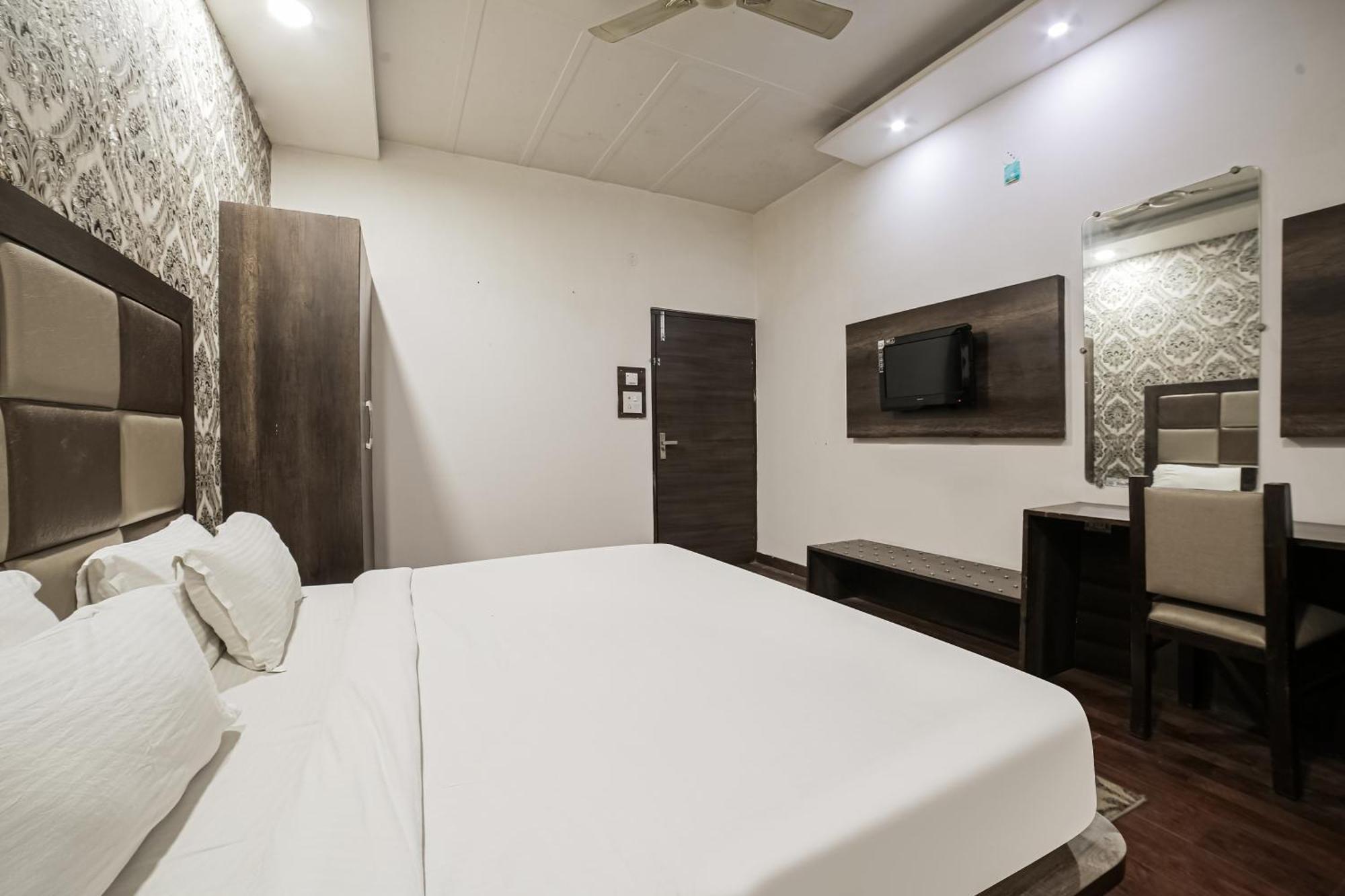 Townhouse Hollywood Heights Ξενοδοχείο Αμριτσάρ Εξωτερικό φωτογραφία