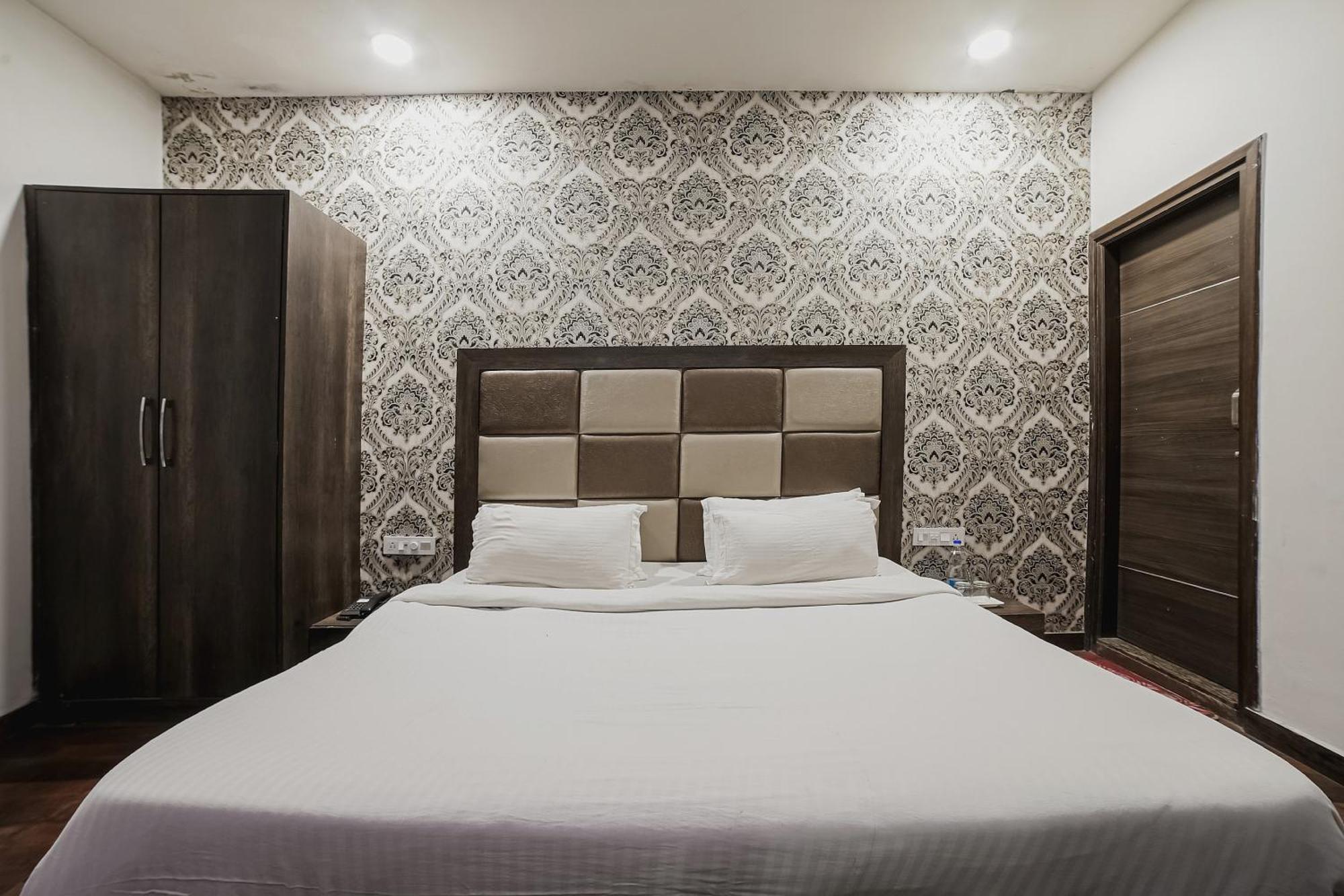 Townhouse Hollywood Heights Ξενοδοχείο Αμριτσάρ Εξωτερικό φωτογραφία